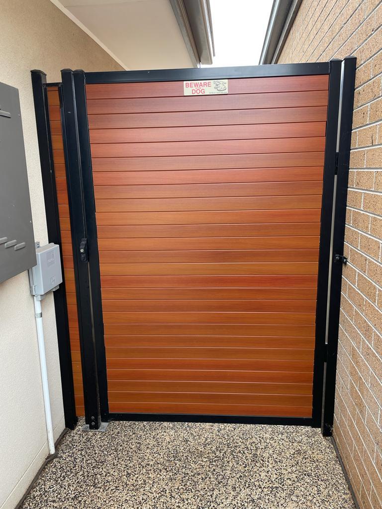 Gate